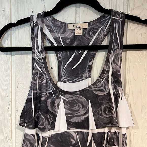 XXI Ruffled Tier Top, Size M - Picture 2 of 10